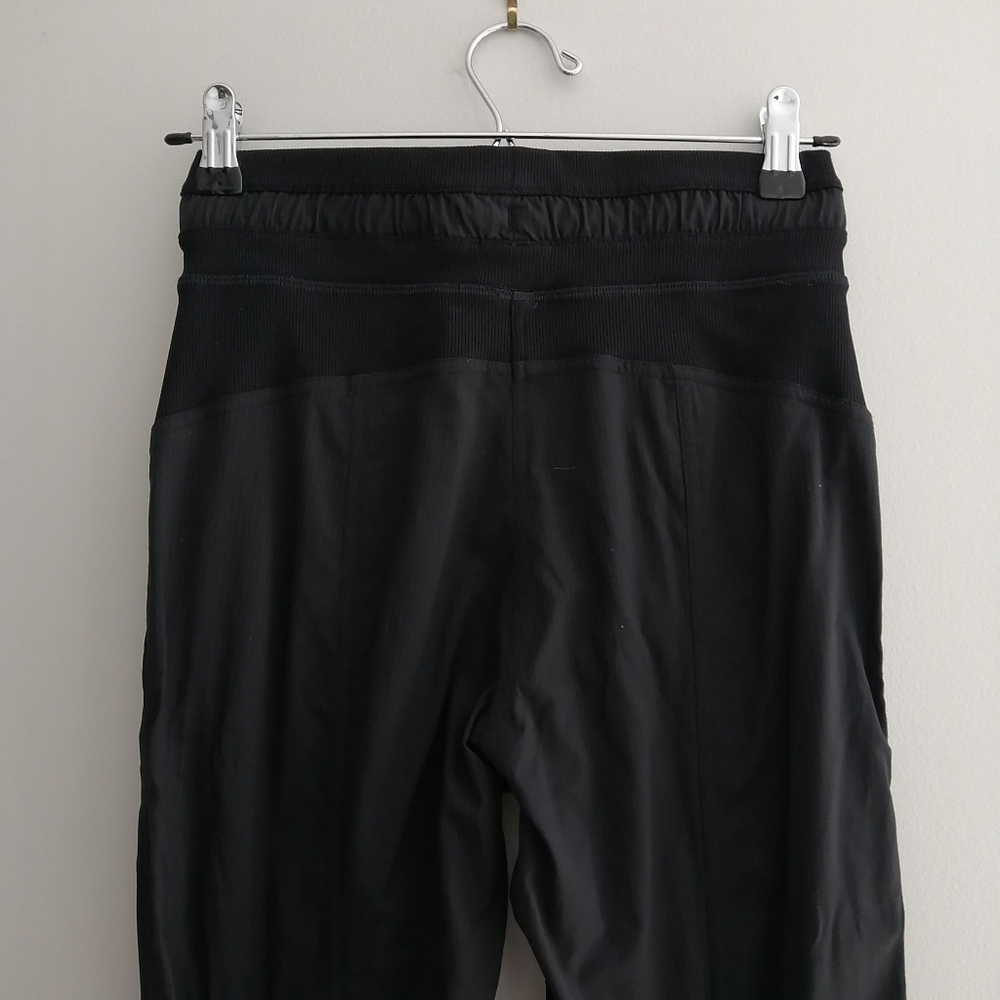 2023 Lululemon Dance Studio Crop Pants 25 Inch Cinch Hems in Black Size 2 - Picture 4 of 13